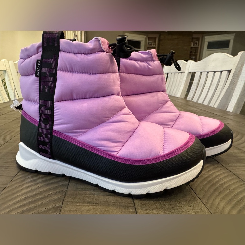 The North Face Thermoball Pull-On Waterproof Snow Boot Youth Size 7 (NWOT)